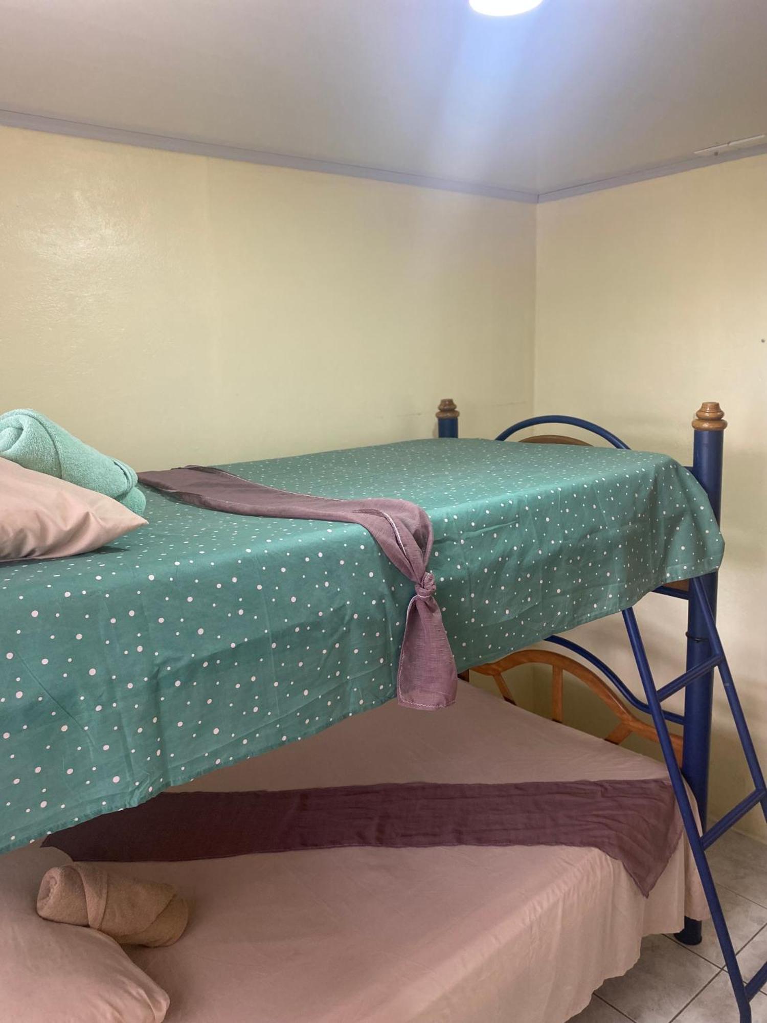 Hostel Casa Marina Puerto Limon Bagian luar foto
